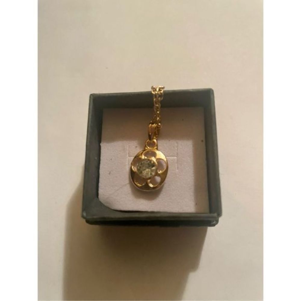 WHITE SAPPHIRE GOLD FLOWER NECKLACE